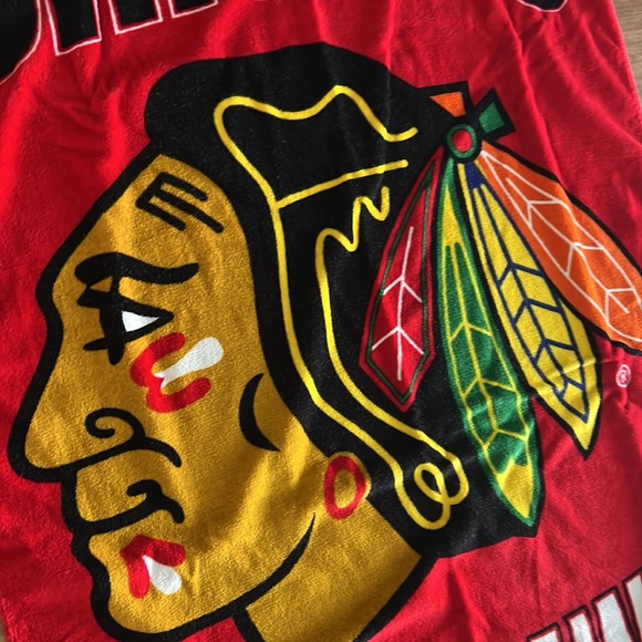 Official NHL Chicago Blackhawks Beach Towel (54x28) - Picture 4 of 7